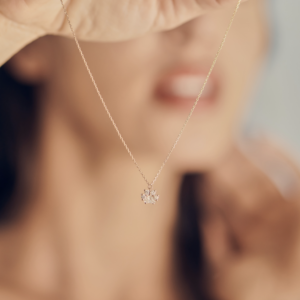 pendentif tréfle or blanc