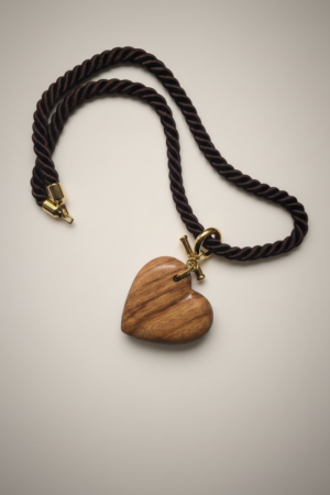 Collier Cœur en bois